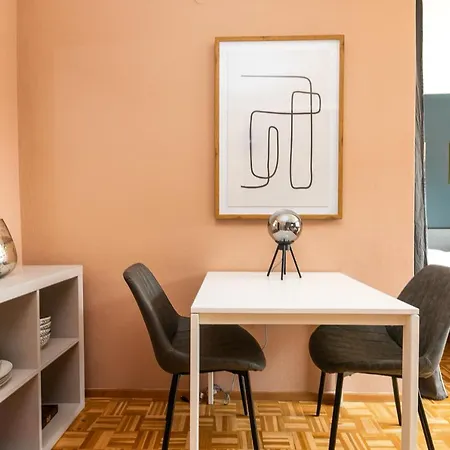Apartment Happystay: Chic With Free Parking *
